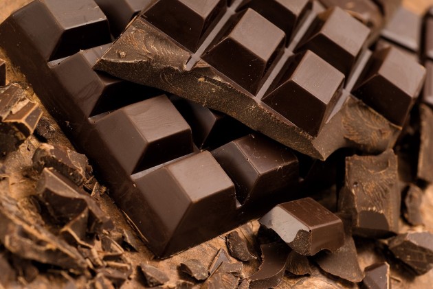 Milovníci pravej čokolády ale aj čokoládových výrobkov budú mať v najbližších mesiacoch v obchodoch hlbšie do vrecka. Slabá tohtoročná úroda kakaa ale aj väčší sladký apetít Aziatov sa podpisujú pod čoraz vyššie ceny týchto výrobkov. Milovníci pravej čokolády ale aj čokoládových výrobkov budú mať v najbližších mesiacoch v obchodoch hlbšie do vrecka. Slabá tohtoročná úroda kakaa ale aj väčší sladký apetít Aziatov sa podpisujú pod čoraz vyššie ceny týchto výrobkov. Foto: Zdroj: Shutterstock. 